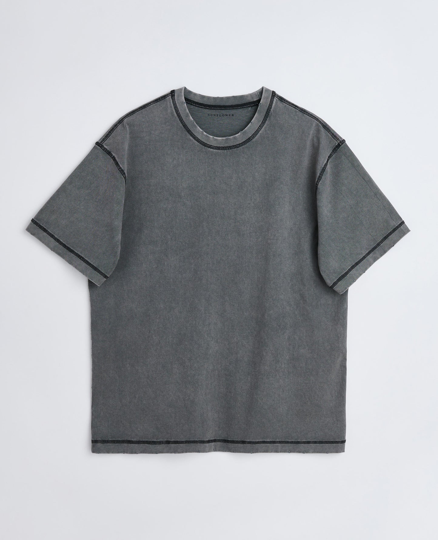 CONTRAST TEE . WASHED BLACK