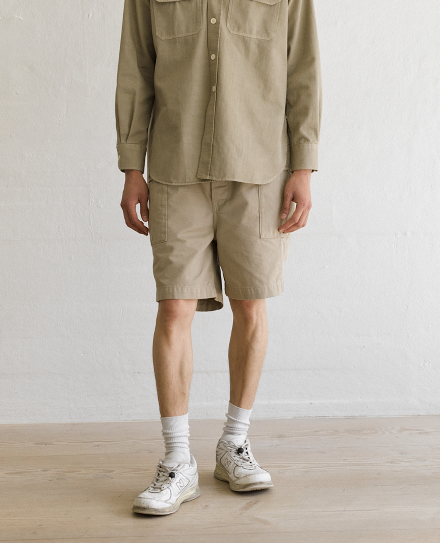 CARGO SHORTS . KHAKI